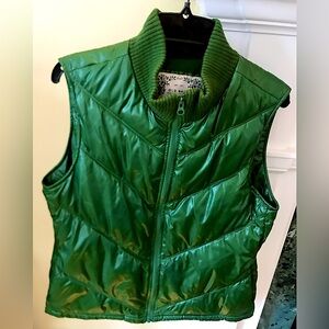 Old Navy Woman’s Green Puffer Vest Size Large